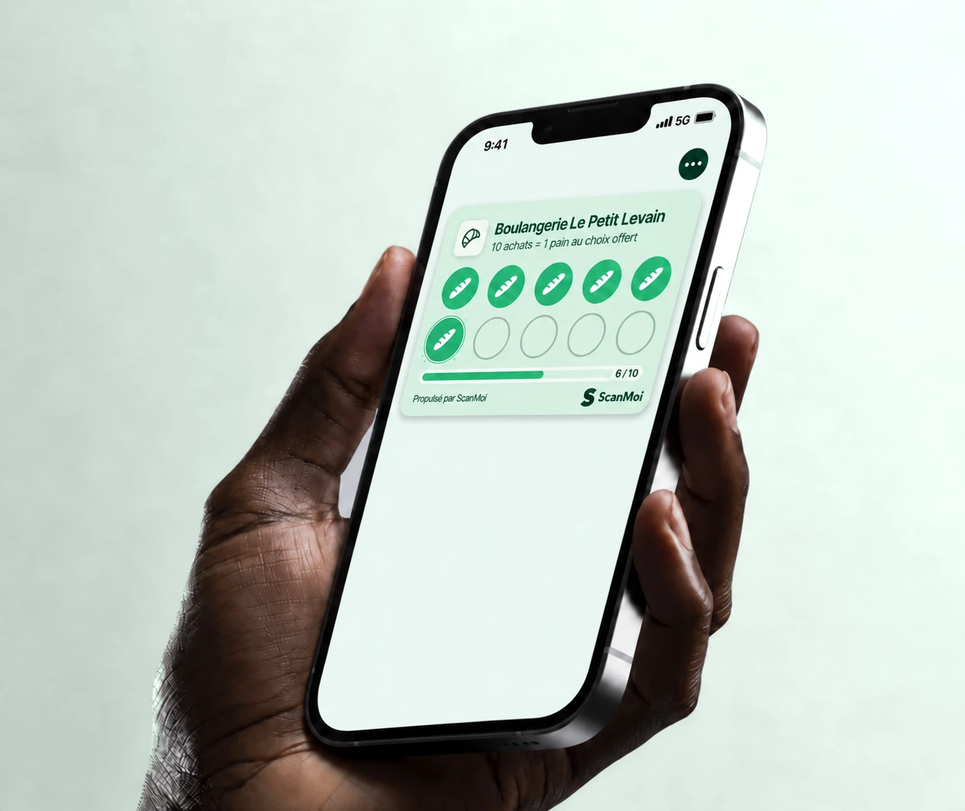 Une carte de fidélité numérique ScanMoi affichée sur un iPhone